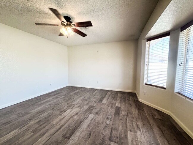 Building Photo - "Charming 3-Bed, 2-Bath Solar and Pool Home!"