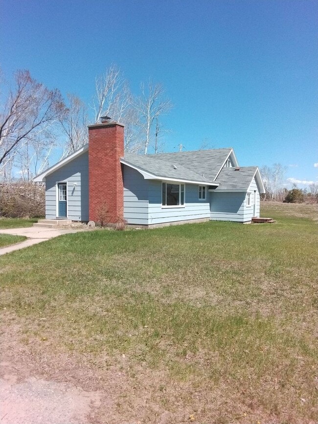 Building Photo - 3 Bedroom home
