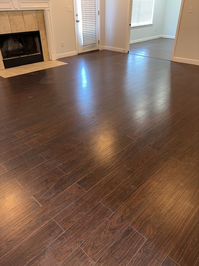 Building Photo - 3 Bedroom 2 Bathroom