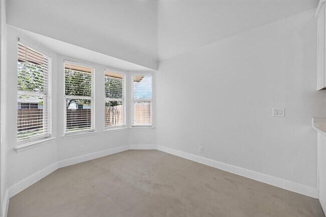 Building Photo - 14511 Oliphant St