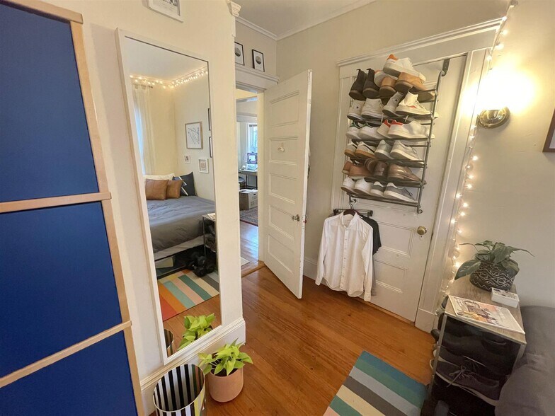 Building Photo - 14 Sanborn Ave