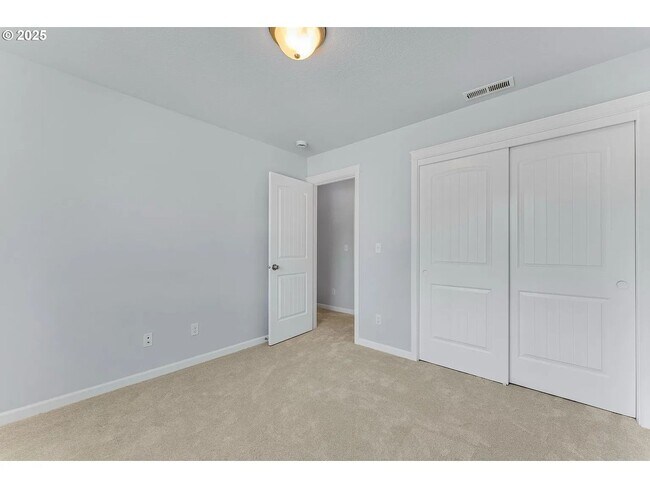 Building Photo - Modern Home 4 Beds 3 Baths in Beaverton!
