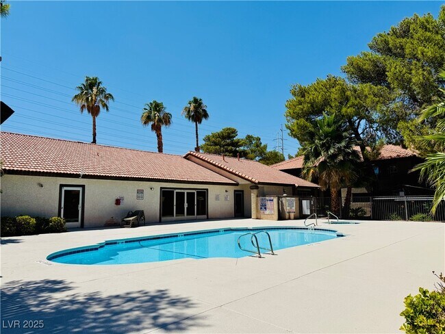 Building Photo - 2606 S Durango Dr