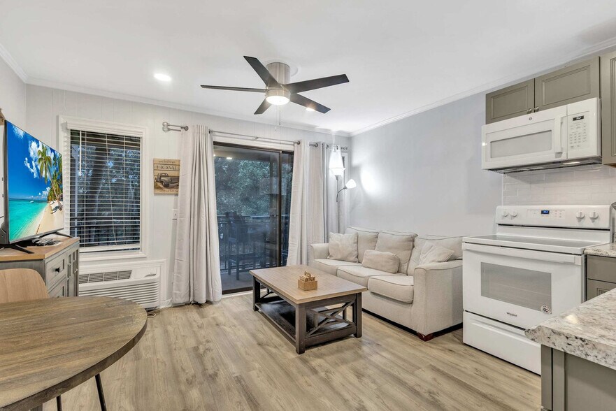 Building Photo - 23 S Forest Beach Dr