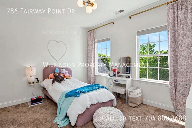 Building Photo - 786 Fairway Point Dr