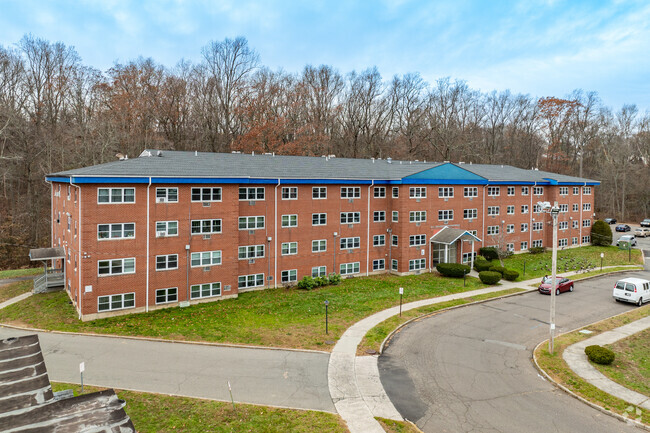 1 Greta St, West Haven, CT 06516 - Willowwood Apartments