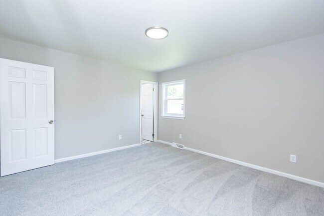 Building Photo - Renovated 3bdr 2bth rancher in the heart of Newport News