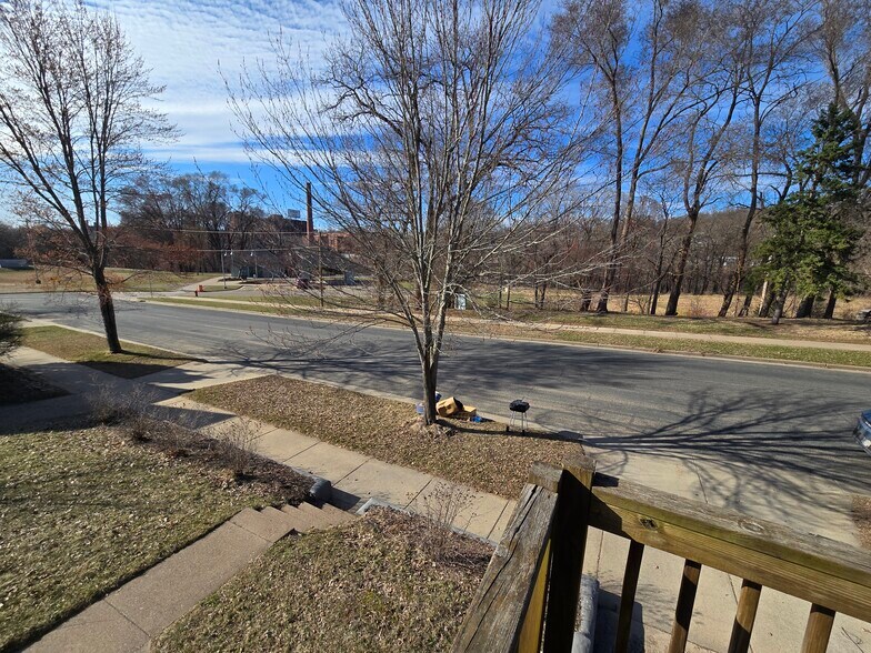 Building Photo - 1215 Fairway St