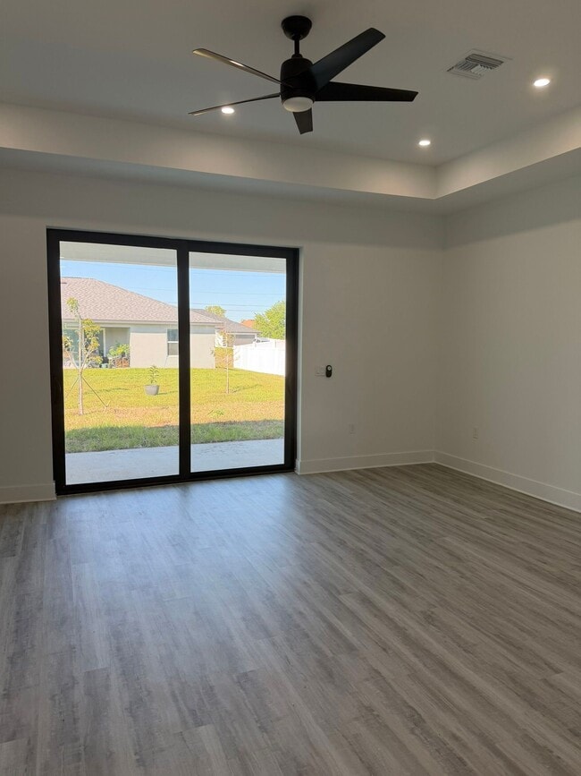 Building Photo - 4224 NE 22nd Pl