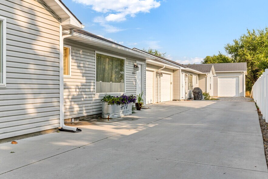 Driveway - 9954 W Utahna Rd