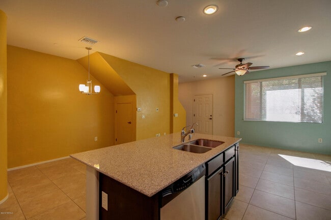 Building Photo - 2418 E Blue Diamond Dr