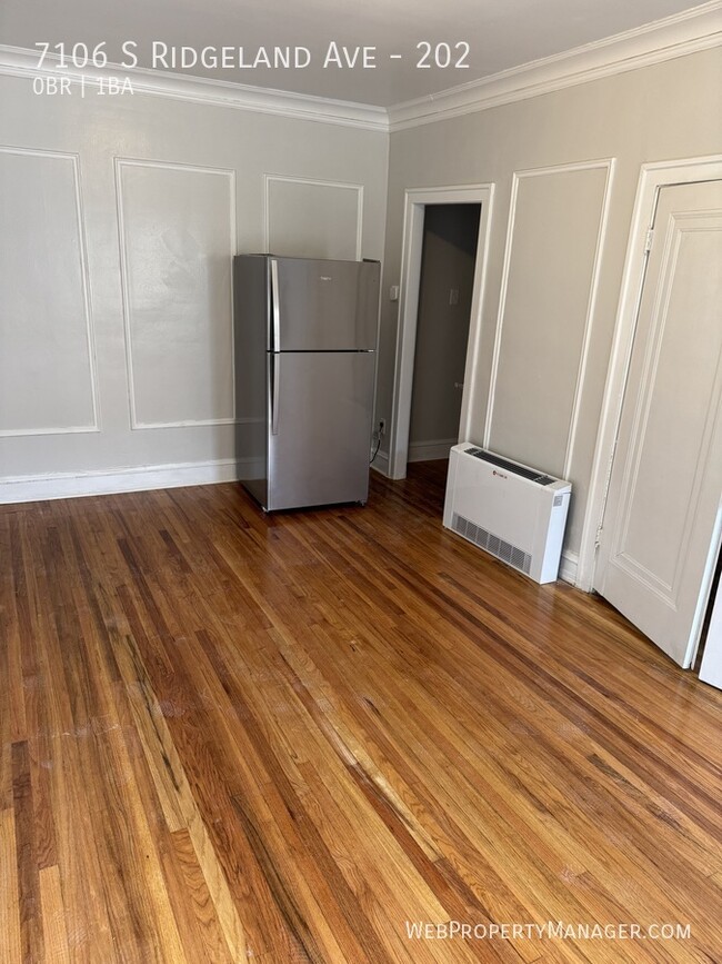 Building Photo - 7106 S Ridgeland Ave