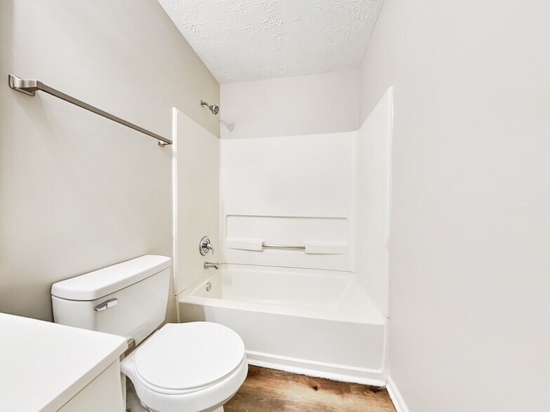 Building Photo - 200 Adam Cir