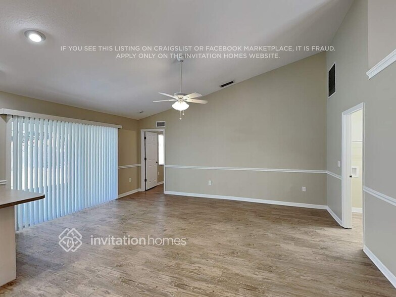 Building Photo - 4516 30th Ln E