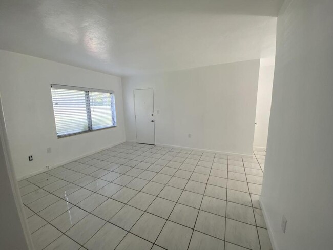 Building Photo - 28 Majorca Ave
