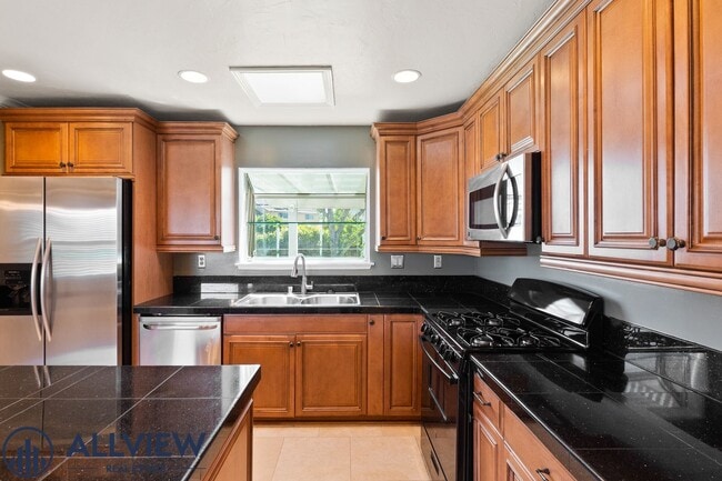Building Photo - Upgraded 4 Bedroom, 3 Bathroom Home Available