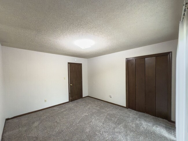 Building Photo - 2447-2447 E Heying Dr