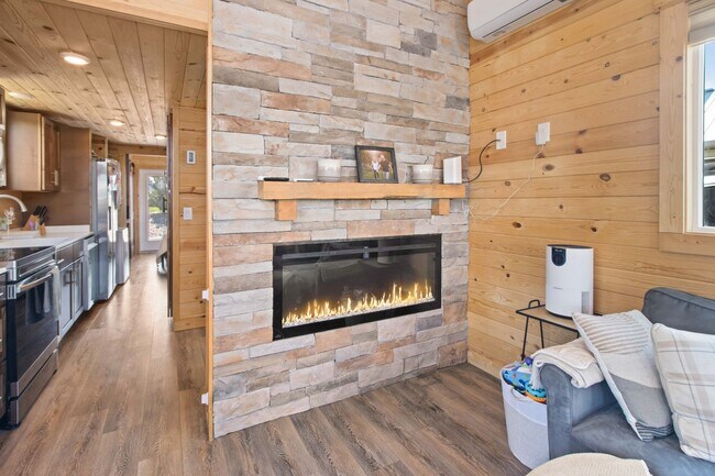 Building Photo - Two Bedroom One Bath Tiny Home in Silt