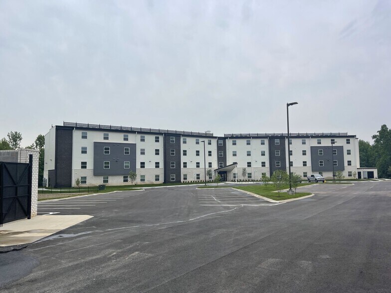 Building View - Brookhollow Senior
