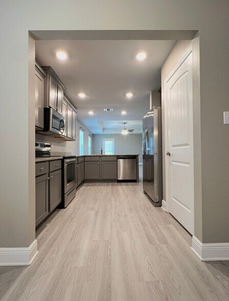 Building Photo - 14604 Canal Lp