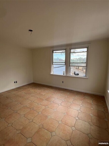 Building Photo - 54 Blauvelt Pl