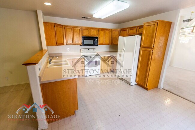 Building Photo - 10864 E Lindner Ave