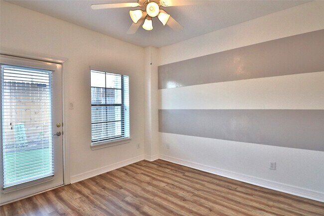 Building Photo - 3446 Clearview Villa Way