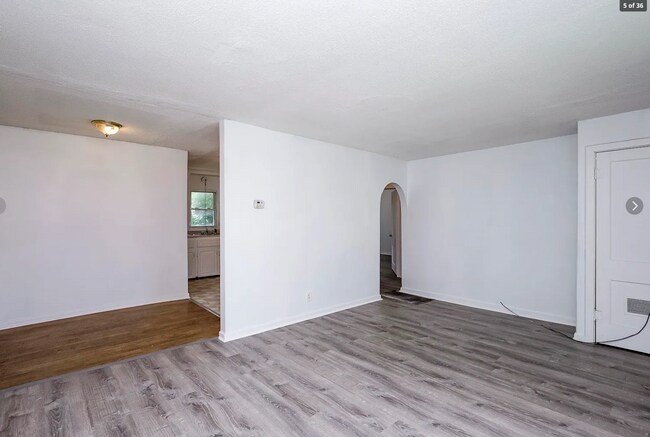 Building Photo - 1738 N Poplar Ave