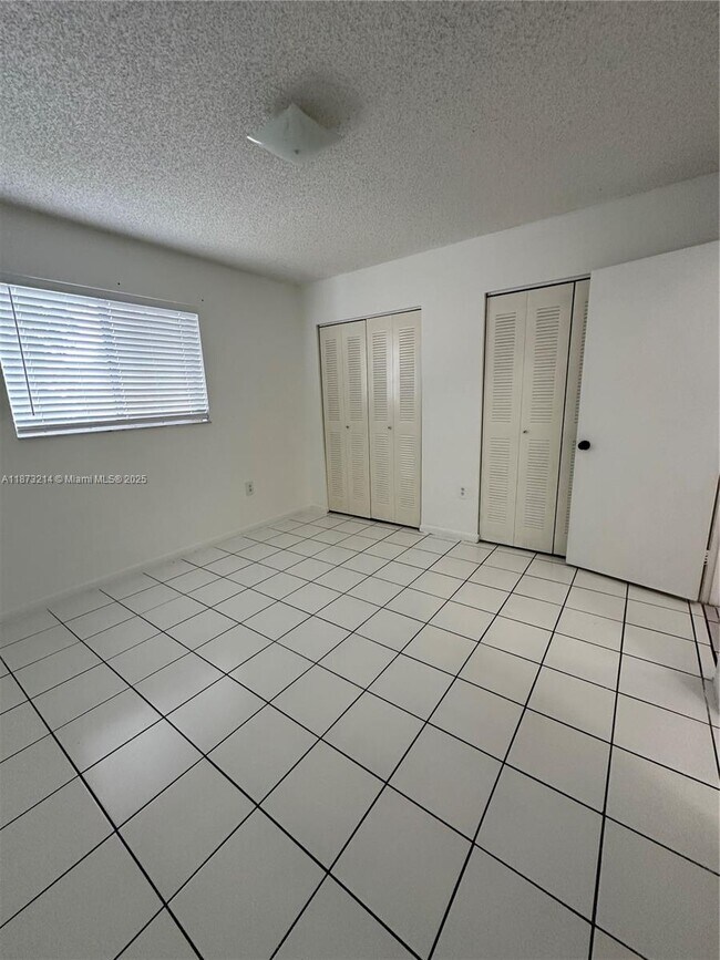 Building Photo - 3041 W 76th St