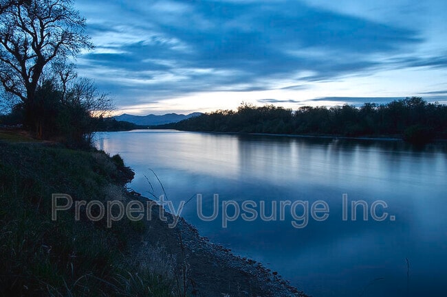 Building Photo - 1881 3rd St