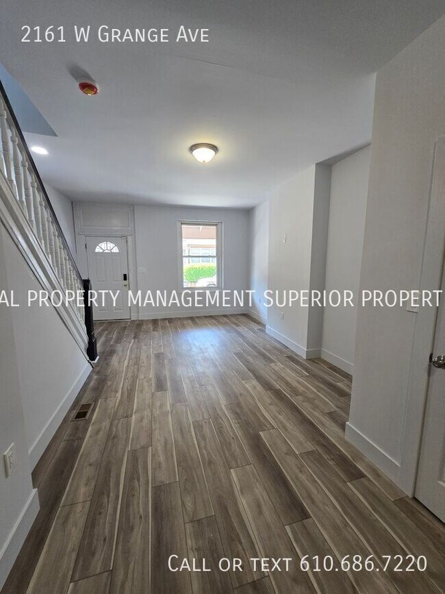 Building Photo - 2161 W Grange Ave
