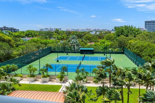 Building Photo - 2645 S Bayshore Dr