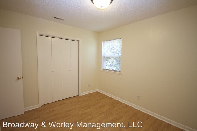 Building Photo - 18 Bearwood Dr