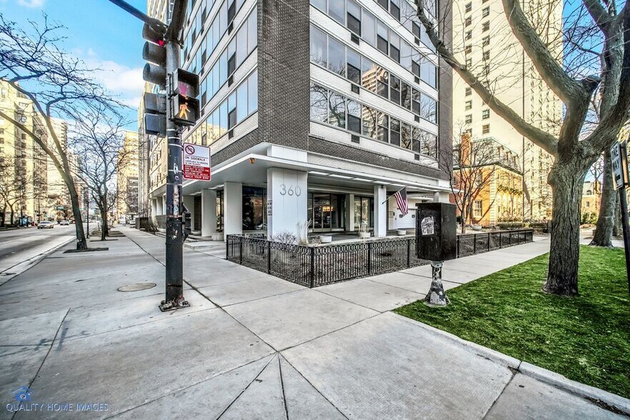 Building Photo - 360 W Wellington Ave
