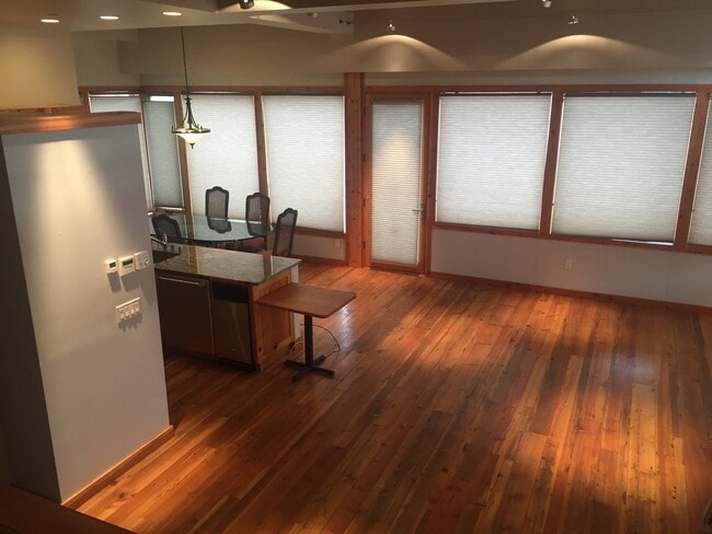 Building Photo - Amazing High End Condo in Award Winning "C...