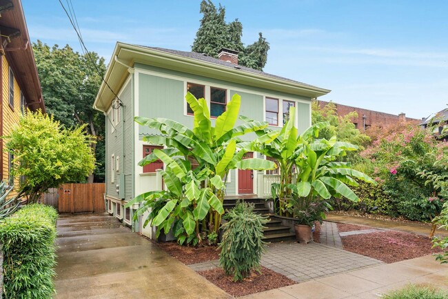 Building Photo - $300 off 1st month! Beautiful 2-bdrm/1-bat...