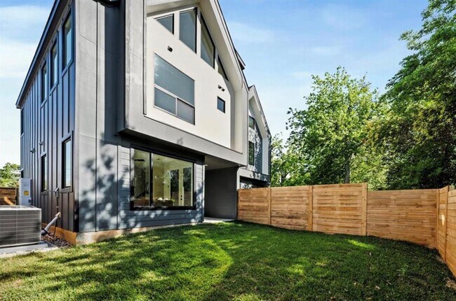 Building Photo - 4404 Mount Vernon Dr