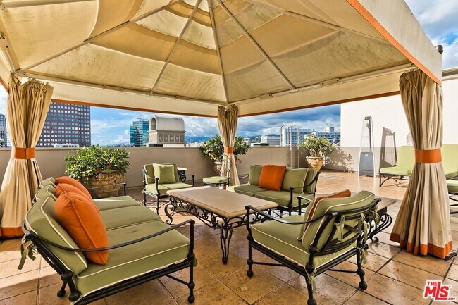 Building Photo - 10795 Wilshire Blvd