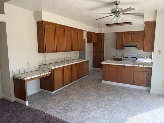 Building Photo - Browns Valley 3 Bedroom 2.5 Bath 2 Story w...