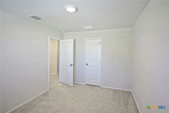 Building Photo - 884 Armadillo Dr