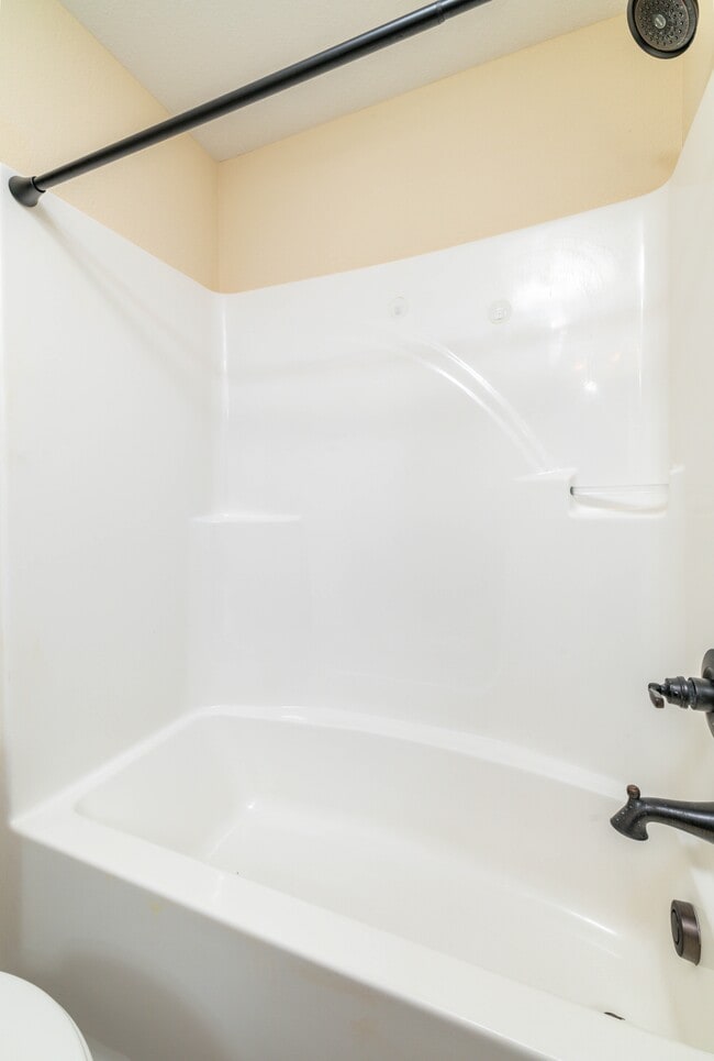 Building Photo - 923 Warrior Hill Dr