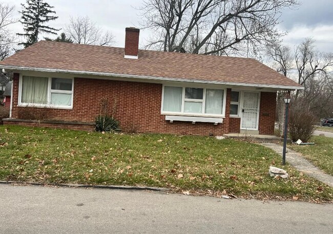 Building Photo - 401 Golfview Ave