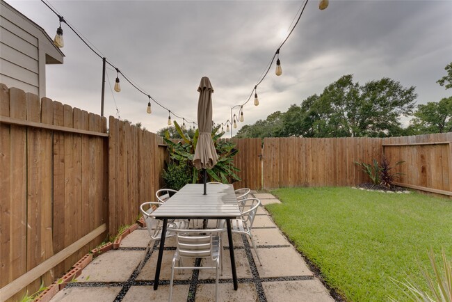 Building Photo - 6047 Wesley Manor Ct