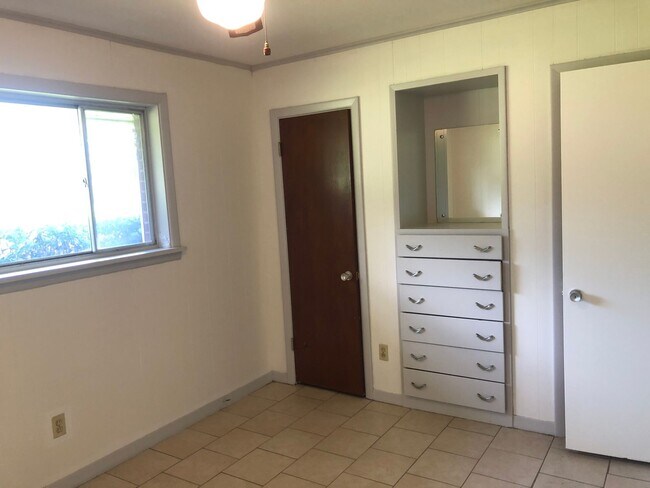 Building Photo - Ranch style home off North Market...