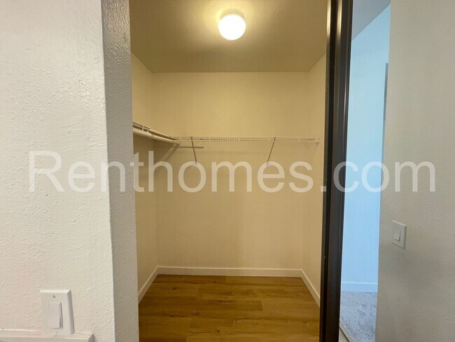 Building Photo - 9489 Fairgrove Ln