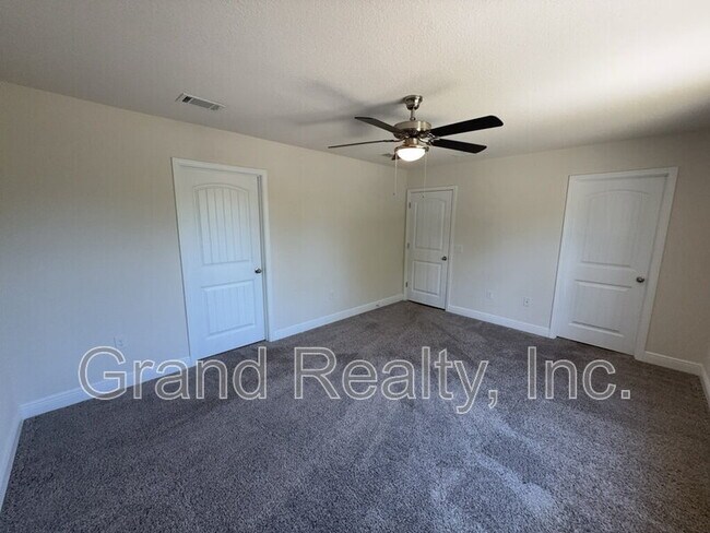 Building Photo - 5033 Peach Dr