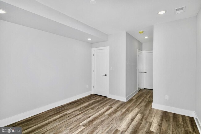 Building Photo - Brand New Luxury Apartments