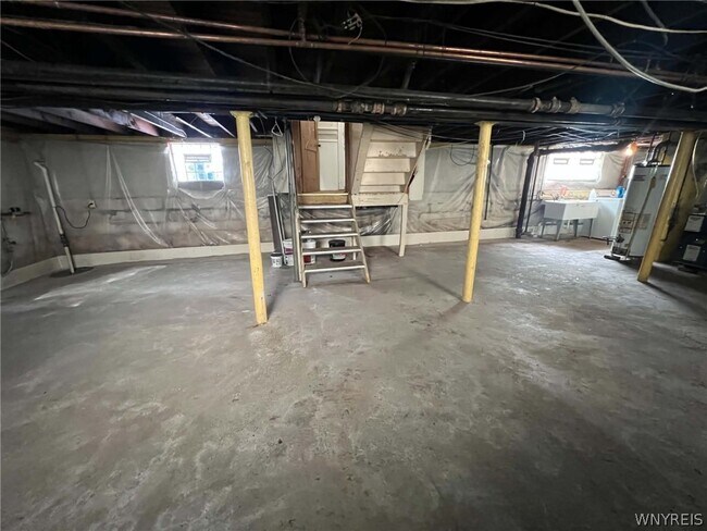 Building Photo - 98 Freund St