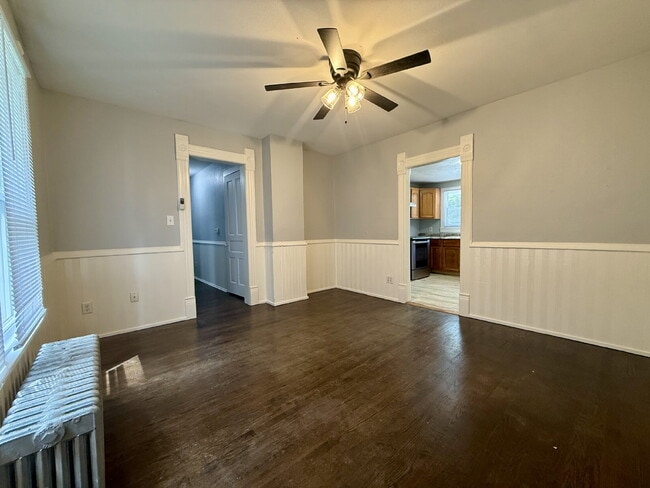 Building Photo - Large 2 bedroom, 1 bath for rent.