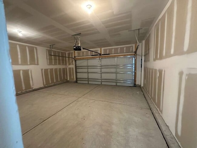 Building Photo - 5016 Rill Ct
